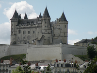 tuffeau chateau saumur resized 600