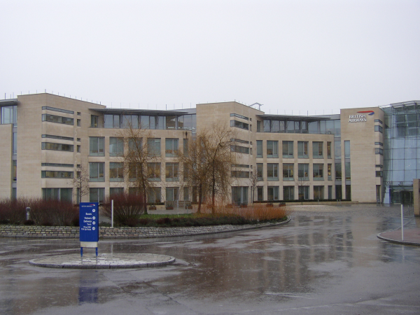 Chamesson B7   British Airways HQ   in the rain resized 600