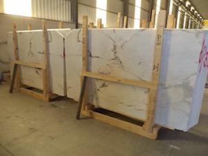 Portuguese marble: Rosa Aurora Claro marble slabs